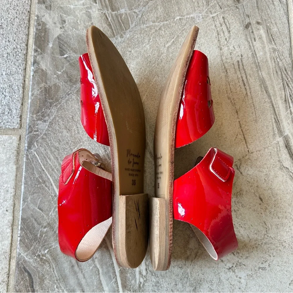 Manuela De Juan Red Patent leather Open Toe Buckle Sandals, Size 35 EU ( 3.5 US)